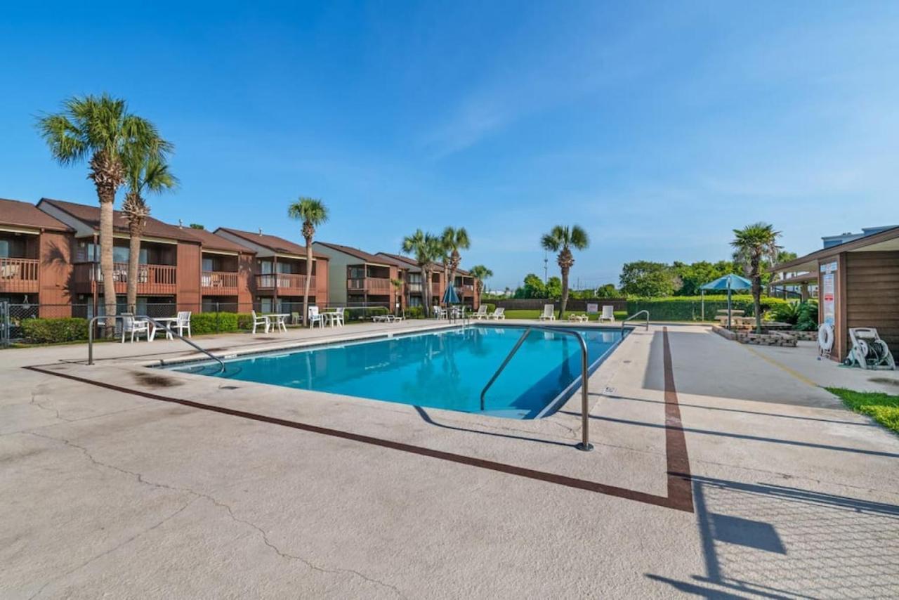 Experience Starlit Nights From Beach Happy'S Balcony Overlooking The Community Pool At Beachwalk Villa Panama City Beach Eksteriør billede